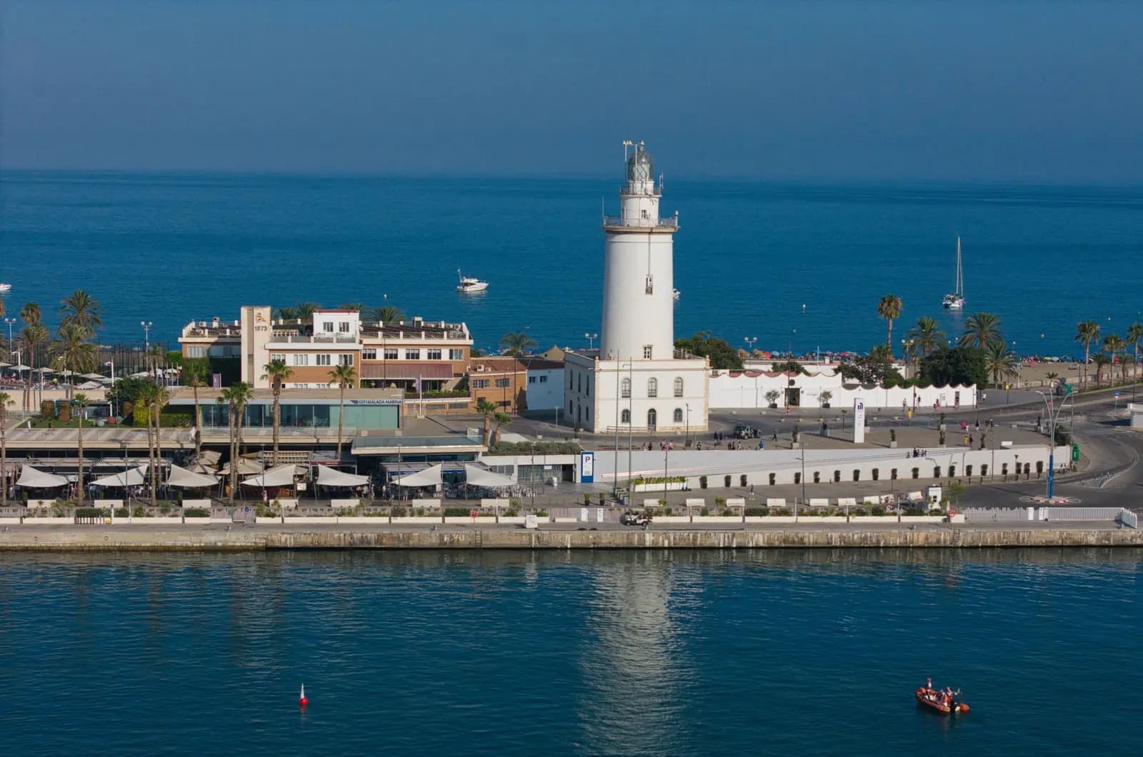 Marbella catamaran: team building at sea