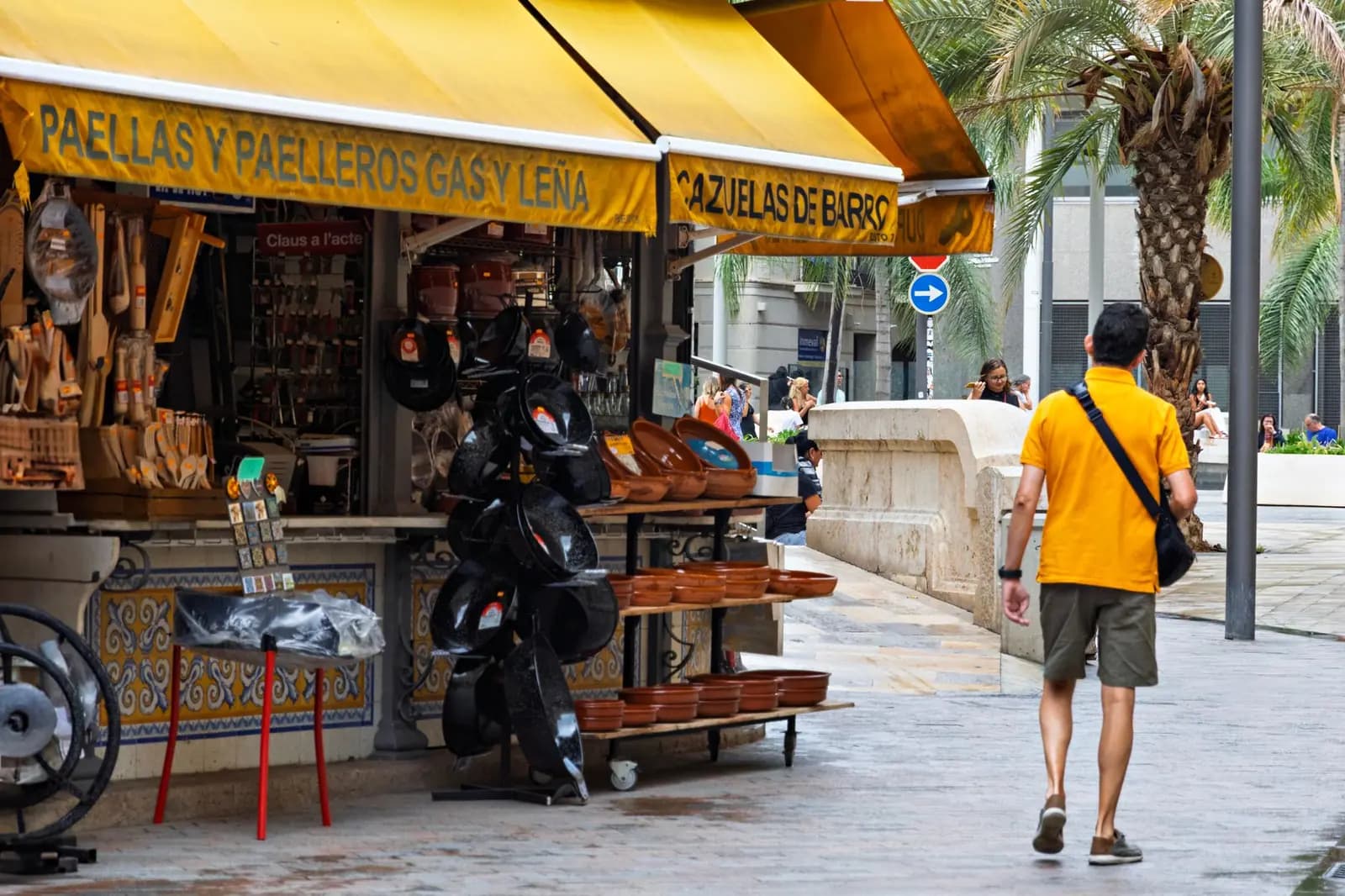 Paella and Catalan cooking class in Barcelona