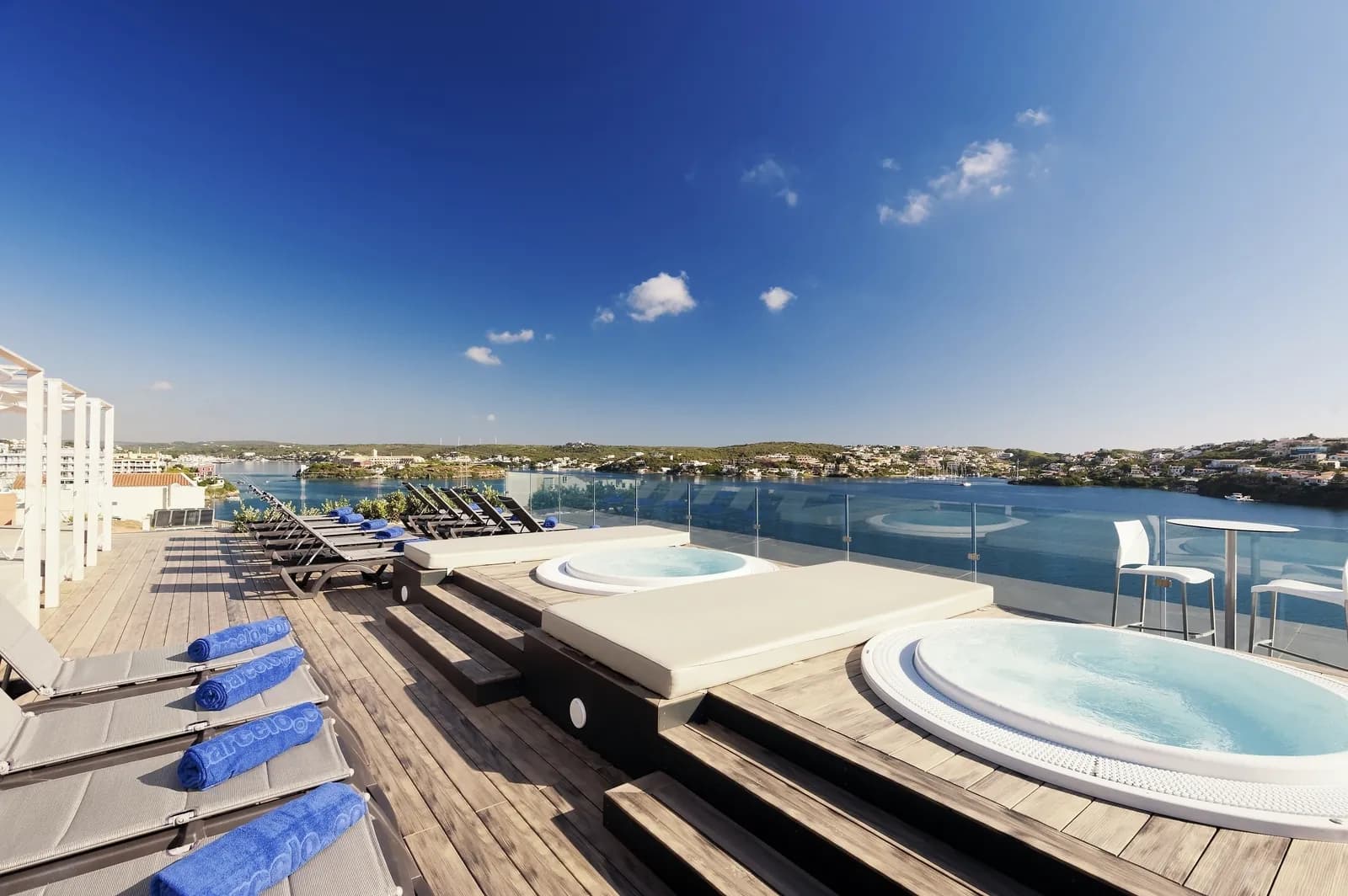 Rooftop terrace with jacuzzi and sea view at Barceló Hamilton Menorca