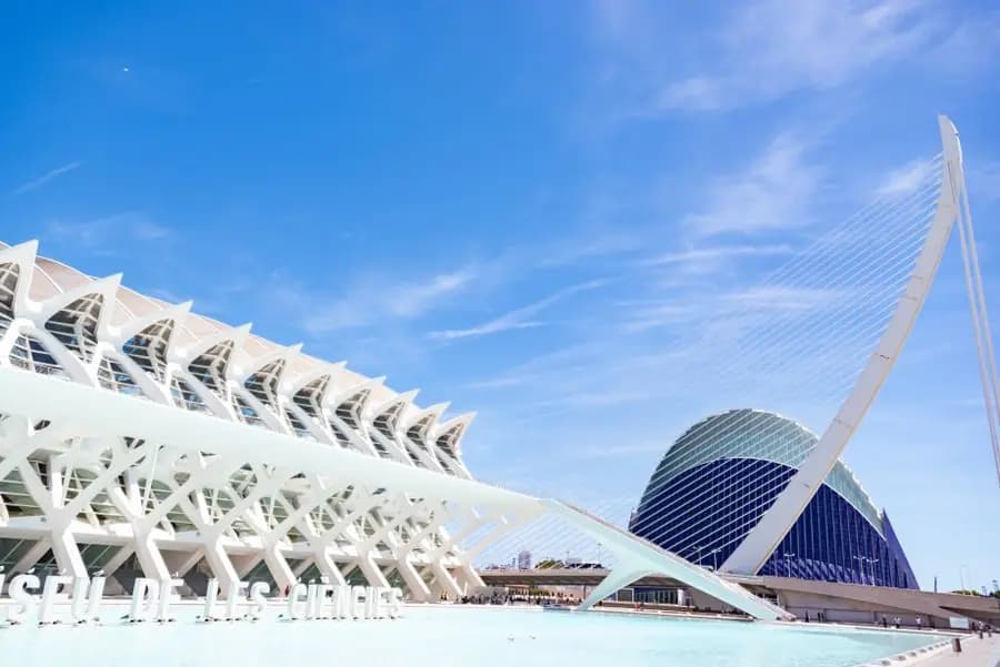 Futuristische Architektur der Ciudad de las Artes y las Ciencias in Valencia