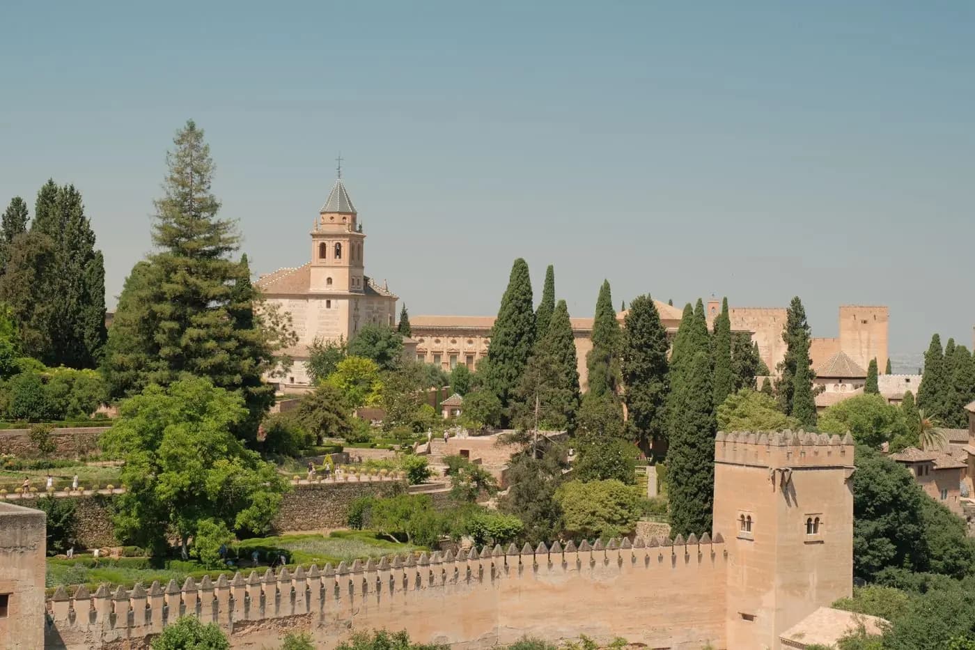 Vue de l'Alhambra et de ses jardins, à Grenade