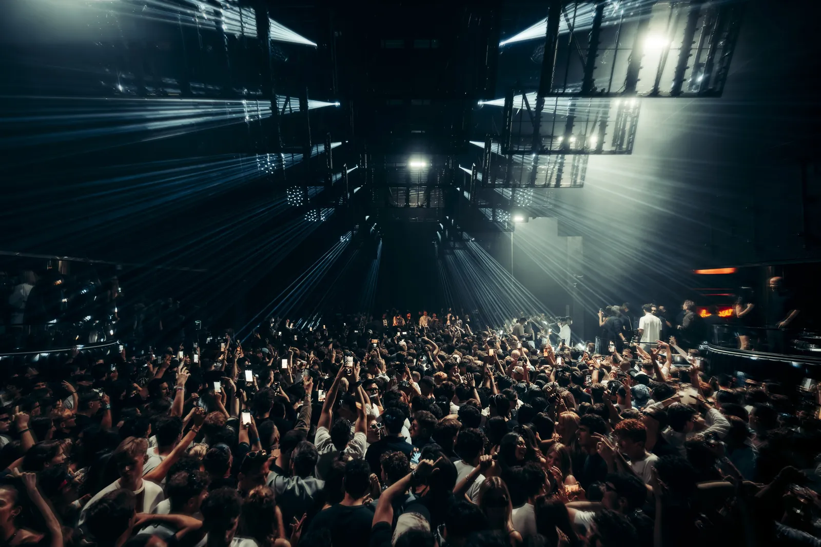 Hï Ibiza club floor packed with people under light beams