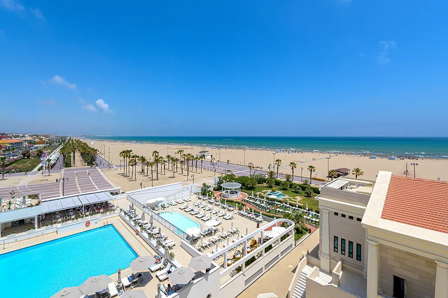 Pool terrace of Hotel Balneario Las Arenas overlooking the beach in Valencia