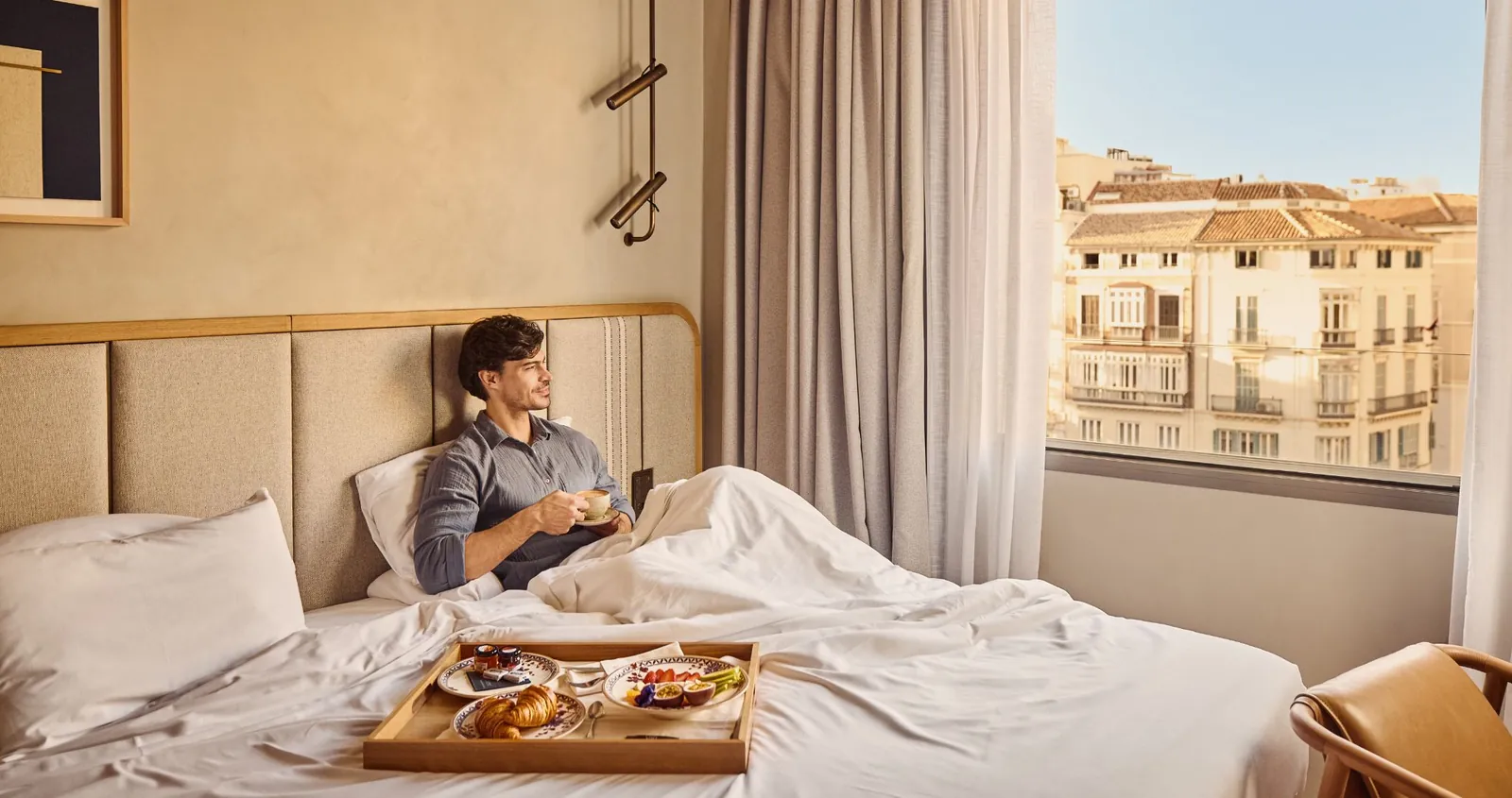 Zimmer im Only YOU Hotel Málaga mit Blick auf das historische Zentrum