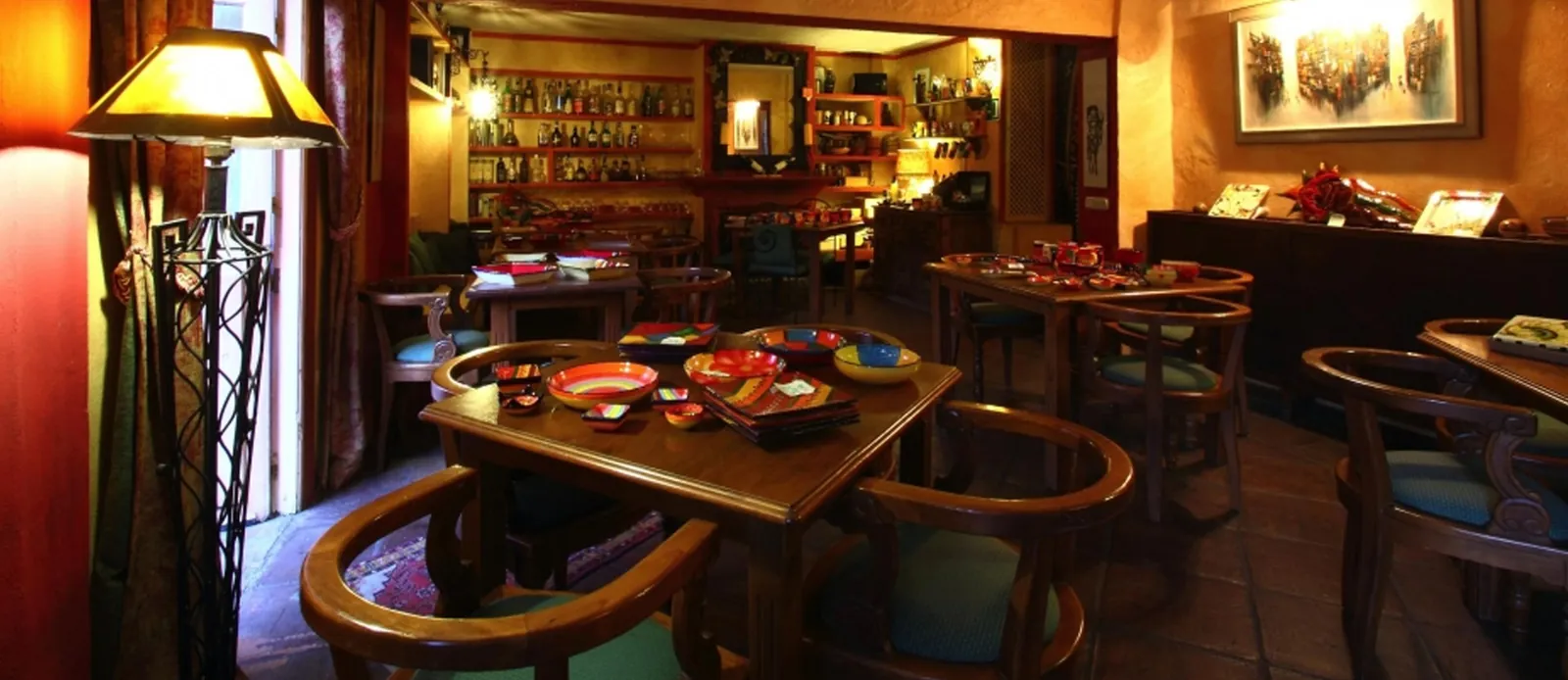Table set in the dining room of Amanhavis in Benahavís