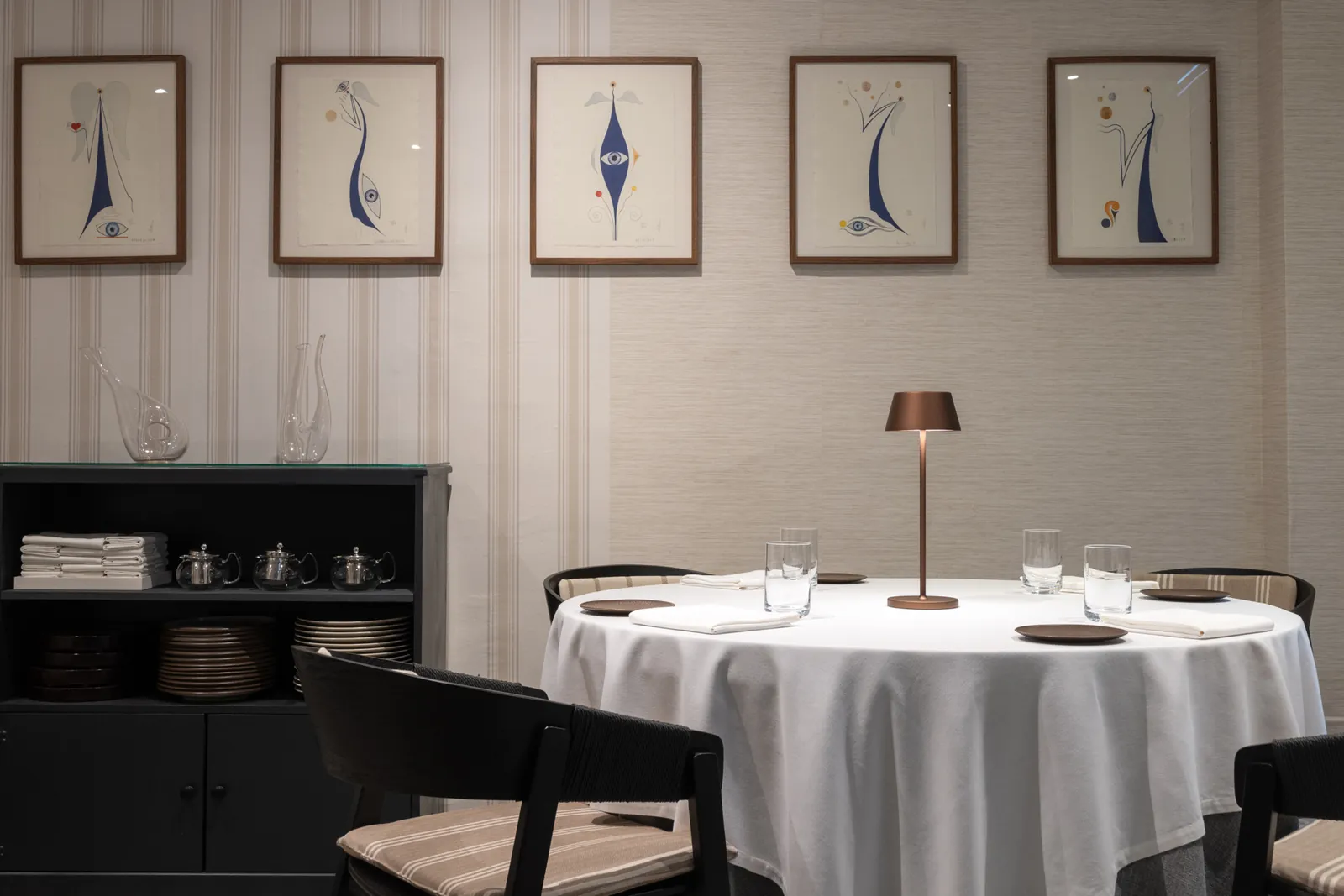 Elegant dining room with round white-linen tables at Back restaurant in Marbella