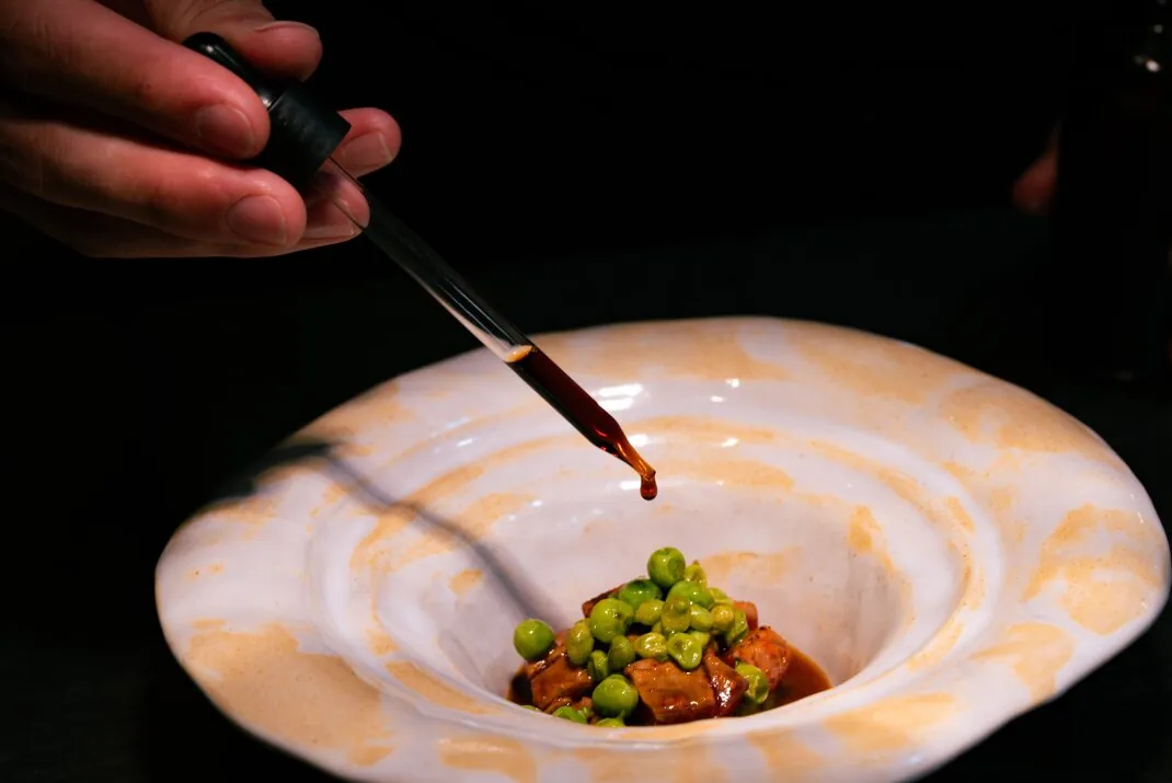 Plated dish with peas and sauce served at DINS Santi Taura in Palma