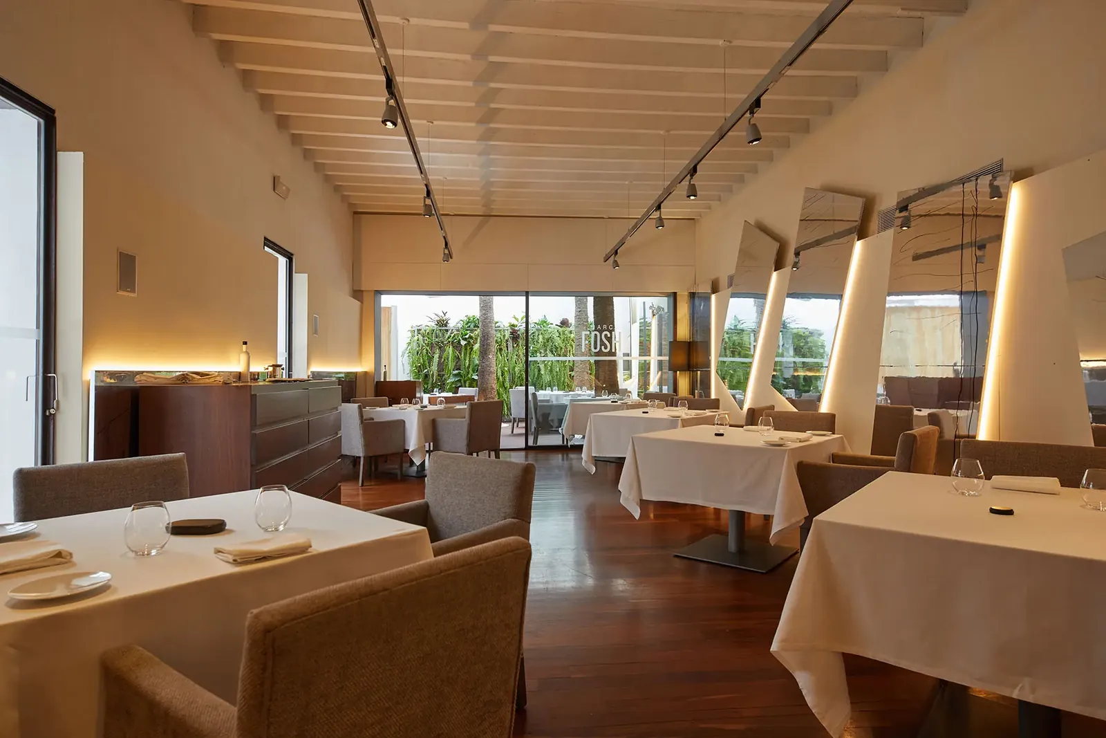 Marc Fosh restaurant dining room in Palma with white tables and large windows