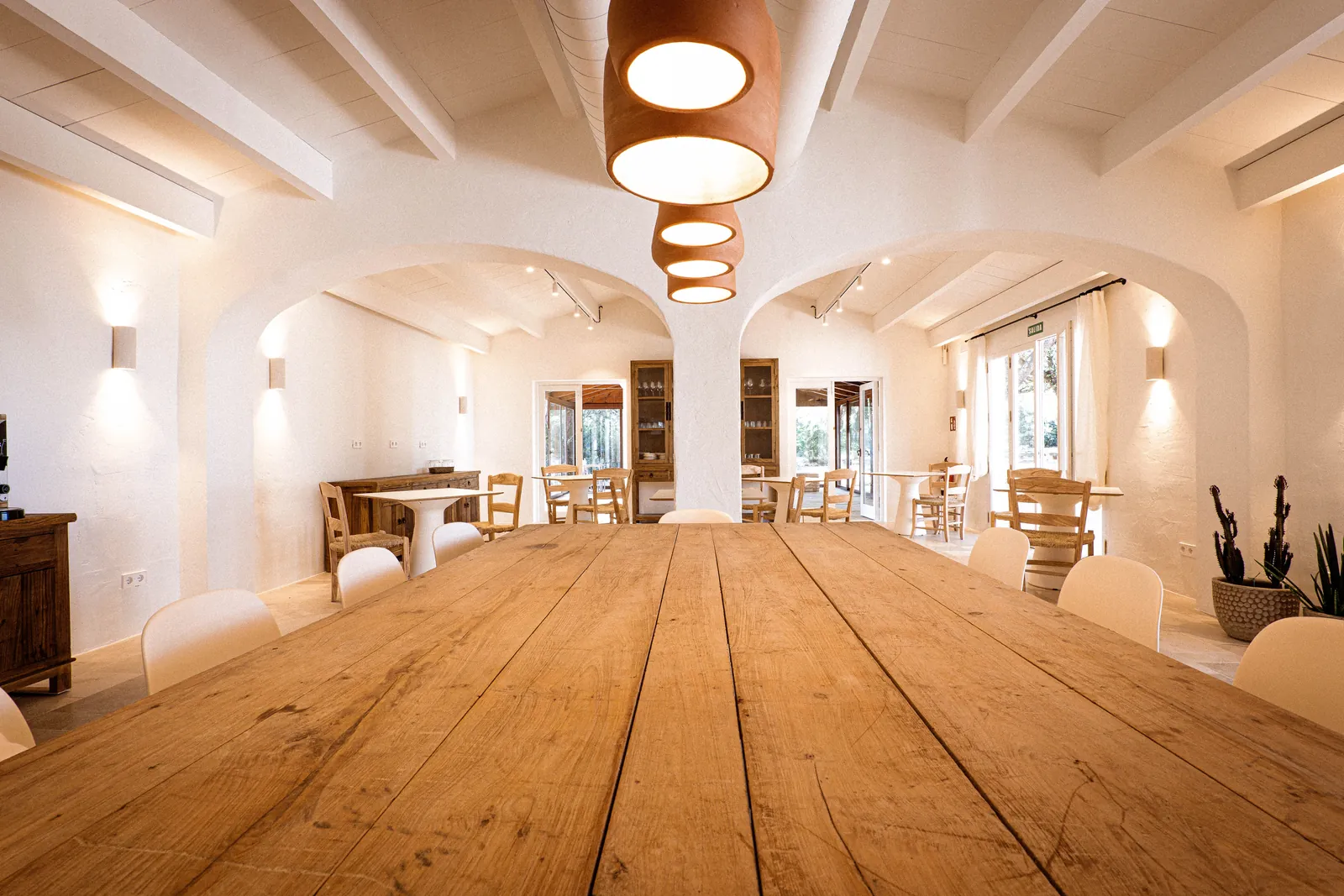 Smoix main dining room with a long wooden table in Ciutadella