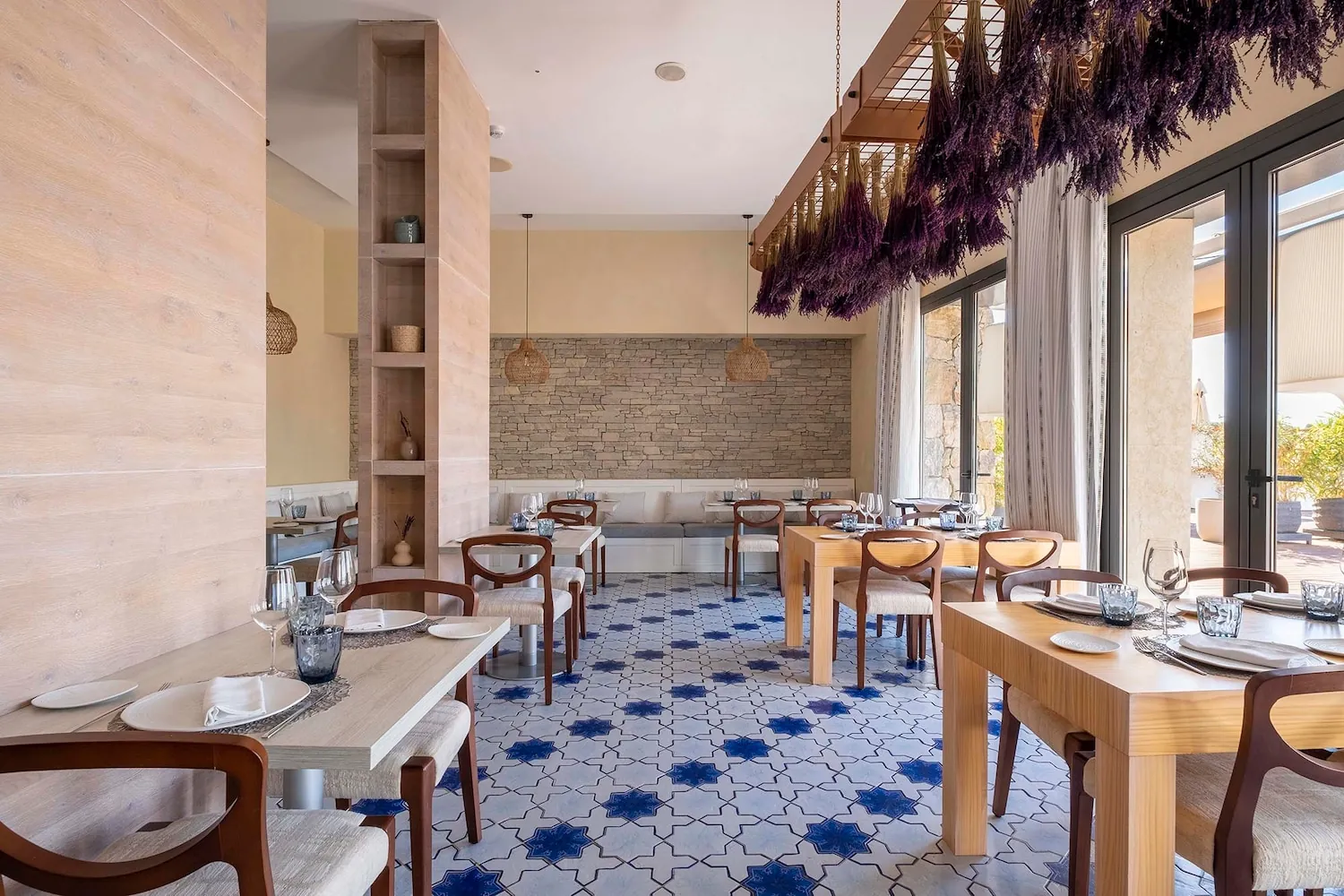 Verema dining room in Sitges with wooden tables and blue tiled floor