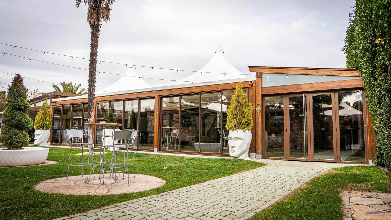 Glass pavilion and gardens at Complejo El Olivar