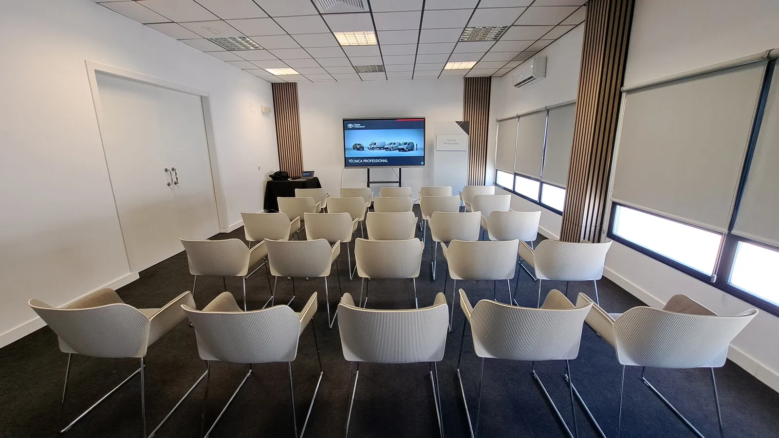 Bright meeting room at Complejo El Olivar