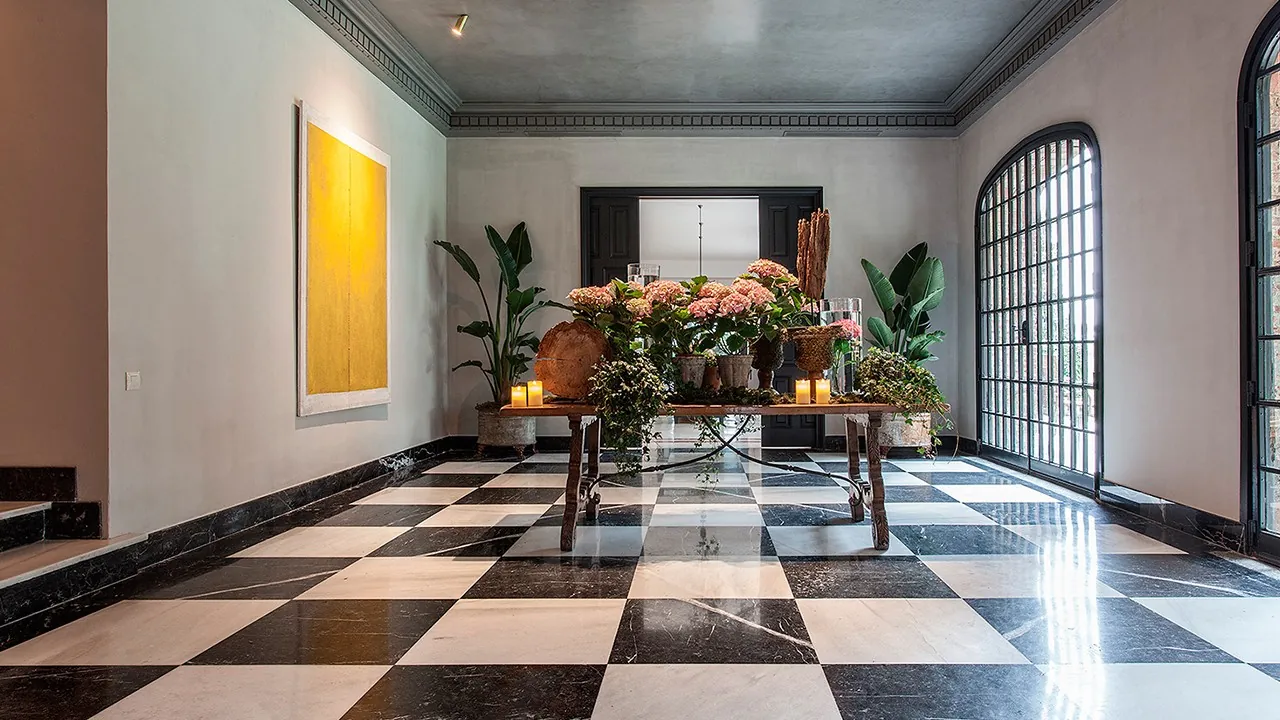 Hall with checkerboard floor at Finca El Chaparral