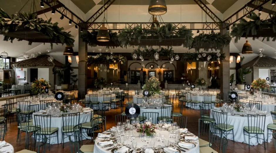 Reception hall set and decorated with greenery at La Casa de Mónico, Madrid