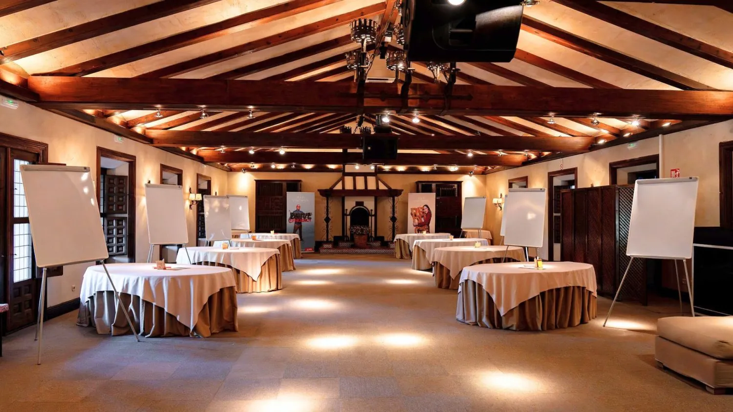 Beamed main hall at La Quinta de Illescas