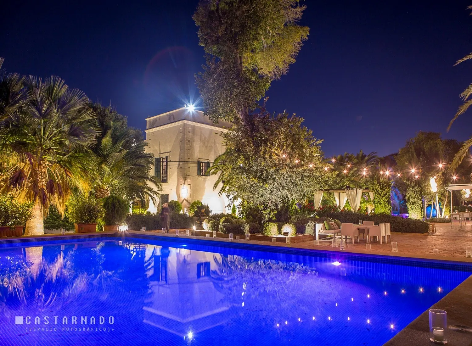 Pool and evening terrace of Masía Aldamar near Valencia